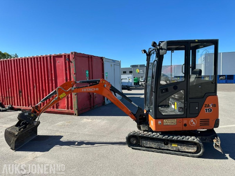 2017 Hitachi ZX19-5A CR minigraver / 3 skuffer / CE merket / 1.725 timer - Minibagger: das Bild 1 2017 Hitachi ZX19-5A CR minigraver / 3 skuffer / CE merket / 1.725 timer - Minibagger: das Bild 1