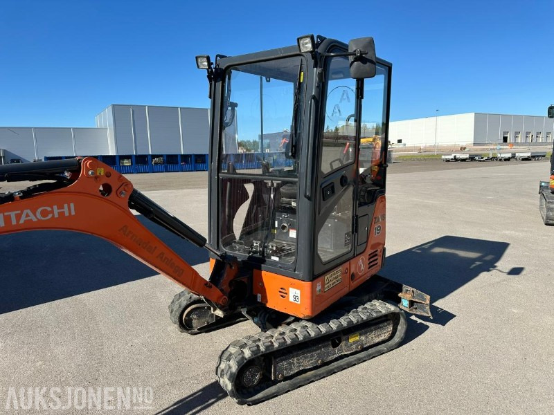 2017 Hitachi ZX19-5A CR minigraver / 3 skuffer / CE merket / 1.725 timer - Minibagger: das Bild 2 2017 Hitachi ZX19-5A CR minigraver / 3 skuffer / CE merket / 1.725 timer - Minibagger: das Bild 2