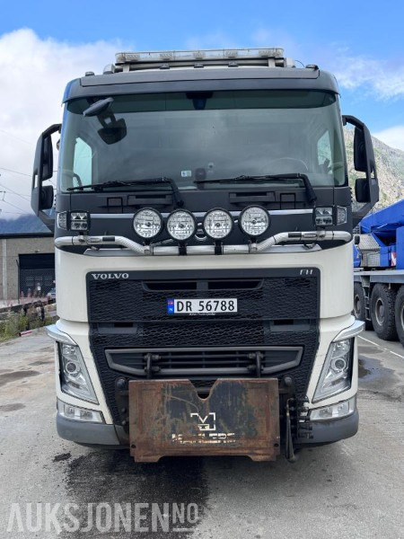 2018 Volvo FH 550 - 8x4 Tridem - Krokløft - Brøyterigget - 10 tonns framaksel - Sideplog - 20 tonns krok med knekk og fjernstyring - Abrollkipper: das Bild 2 2018 Volvo FH 550 - 8x4 Tridem - Krokløft - Brøyterigget - 10 tonns framaksel - Sideplog - 20 tonns krok med knekk og fjernstyring - Abrollkipper: das Bild 2