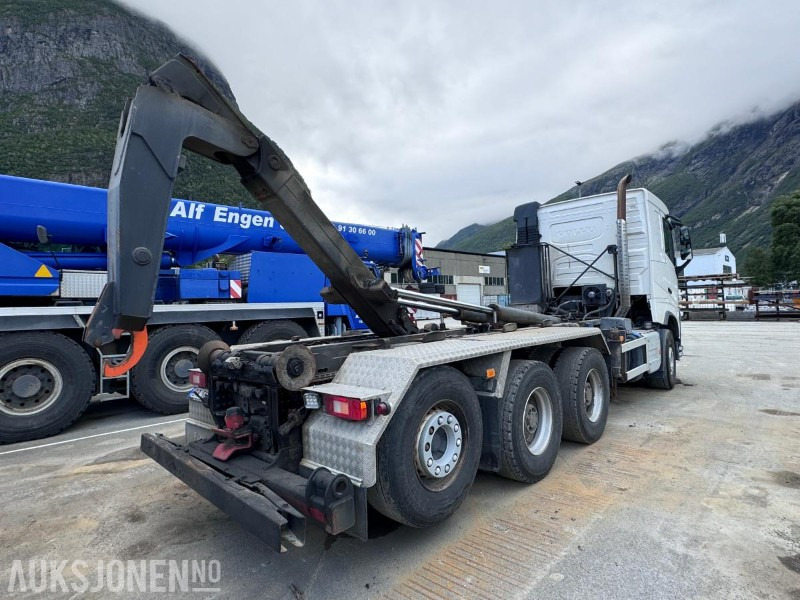 2018 Volvo FH 550 - 8x4 Tridem - Krokløft - Brøyterigget - 10 tonns framaksel - Sideplog - 20 tonns krok med knekk og fjernstyring - Abrollkipper: das Bild 4 2018 Volvo FH 550 - 8x4 Tridem - Krokløft - Brøyterigget - 10 tonns framaksel - Sideplog - 20 tonns krok med knekk og fjernstyring - Abrollkipper: das Bild 4