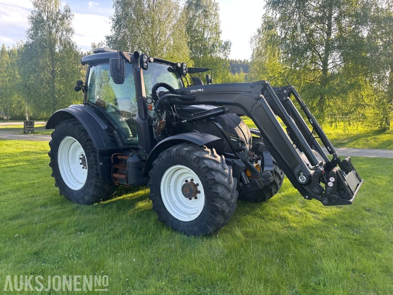 2019 Valtra N174 med frontlaster og mye utstyr - Traktor: das Bild 2 2019 Valtra N174 med frontlaster og mye utstyr - Traktor: das Bild 2