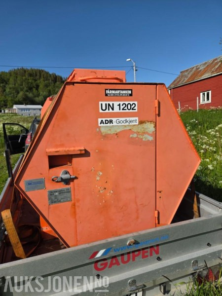 1900 Andre Farmartanken AB 3000 l - Anbauteil für Baumaschine: das Bild 2 1900 Andre Farmartanken AB 3000 l - Anbauteil für Baumaschine: das Bild 2