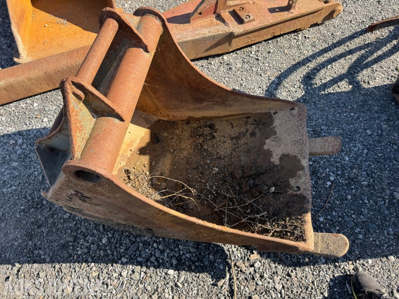 2000 SMP graveskuffe med tenner. S50 feste, 285 liter - Anbauteil für Baumaschine: das Bild 1 2000 SMP graveskuffe med tenner. S50 feste, 285 liter - Anbauteil für Baumaschine: das Bild 1