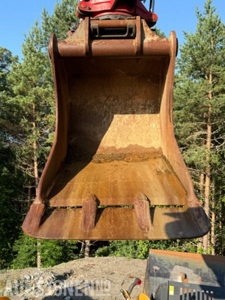 2005 Gjerstad tannskuffe med renskeskjær og S60-feste – ca. 1 m bredde - Anbauteil für Baumaschine: das Bild 1 2005 Gjerstad tannskuffe med renskeskjær og S60-feste – ca. 1 m bredde - Anbauteil für Baumaschine: das Bild 1
