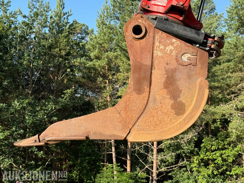 2005 Gjerstad tannskuffe med renskeskjær og S60-feste – ca. 1 m bredde - Anbauteil für Baumaschine: das Bild 2 2005 Gjerstad tannskuffe med renskeskjær og S60-feste – ca. 1 m bredde - Anbauteil für Baumaschine: das Bild 2