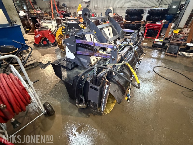 2015 Holms Feiemaskin m/ Oppsamler – Vannsystem – Kantbørste 2,6 m - Anbauteil für Baumaschine: das Bild 2 2015 Holms Feiemaskin m/ Oppsamler – Vannsystem – Kantbørste 2,6 m - Anbauteil für Baumaschine: das Bild 2