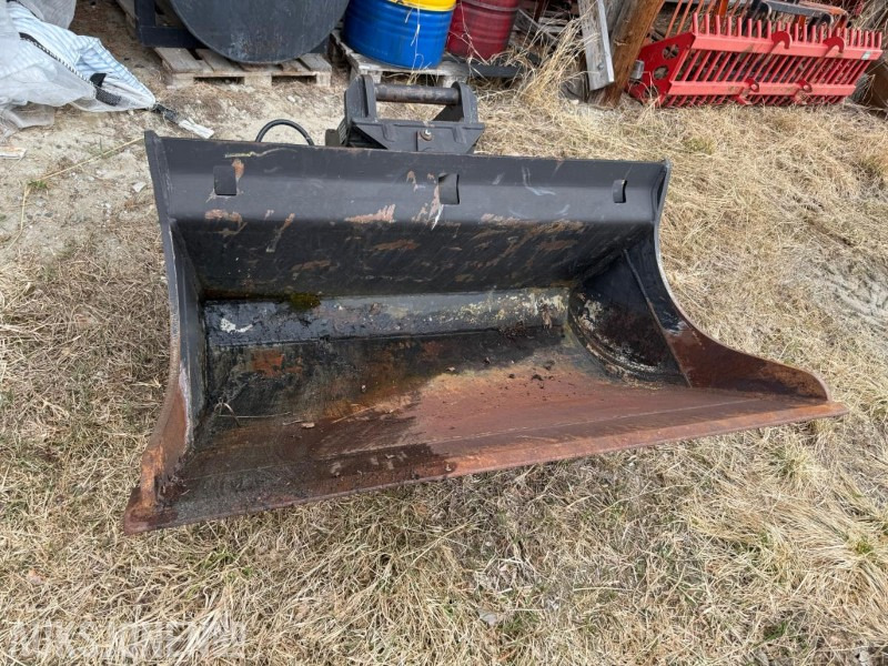 Globus pusskuffe med sving på 550 liter og S50 feste - Anbauteil für Baumaschine: das Bild 1 Globus pusskuffe med sving på 550 liter og S50 feste - Anbauteil für Baumaschine: das Bild 1