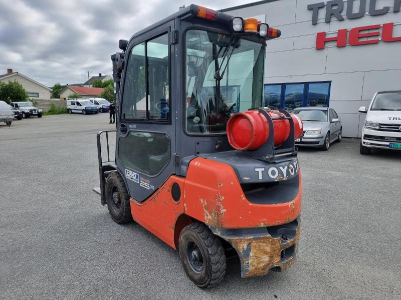 2010 Toyota 2010 Toyota 02-8FGF25 - 2,5 tonns propantruck - 4,7 m løftehøyde - Flurförderzeug: das Bild 4 2010 Toyota 2010 Toyota 02-8FGF25 - 2,5 tonns propantruck - 4,7 m løftehøyde - Flurförderzeug: das Bild 4