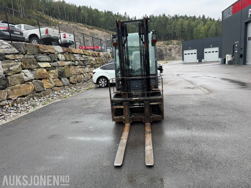 2015 Toyota 02-8FDF30 - Motvektstruck - Flurförderzeug: das Bild 2 2015 Toyota 02-8FDF30 - Motvektstruck - Flurförderzeug: das Bild 2