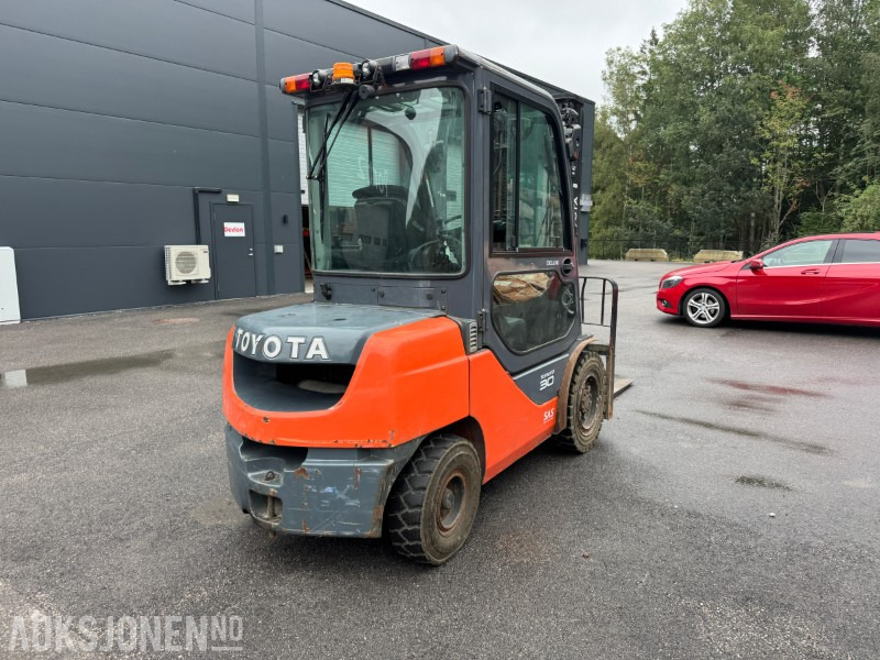 2015 Toyota 02-8FDF30 - Motvektstruck - Flurförderzeug: das Bild 5 2015 Toyota 02-8FDF30 - Motvektstruck - Flurförderzeug: das Bild 5