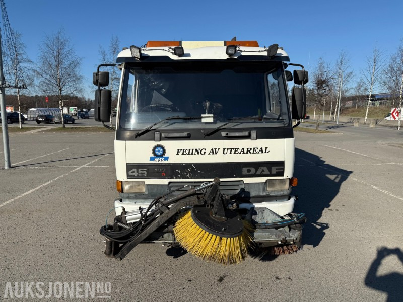 1997 DAF 45 180 TI feiebil, tilhengerfeste, nytt sug, kamera, ekstralys - Kommunal-/ Sonderfahrzeug: das Bild 2 1997 DAF 45 180 TI feiebil, tilhengerfeste, nytt sug, kamera, ekstralys - Kommunal-/ Sonderfahrzeug: das Bild 2