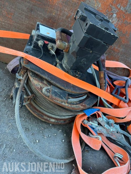 Kranbil Vinsj - ingen minstepris - Kran: das Bild 1 Kranbil Vinsj - ingen minstepris - Kran: das Bild 1