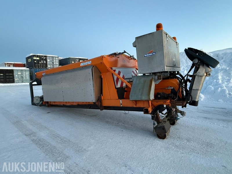 Schmidt Stratos fastsandspreder med varme på krokramme - LKW: das Bild 1 Schmidt Stratos fastsandspreder med varme på krokramme - LKW: das Bild 1