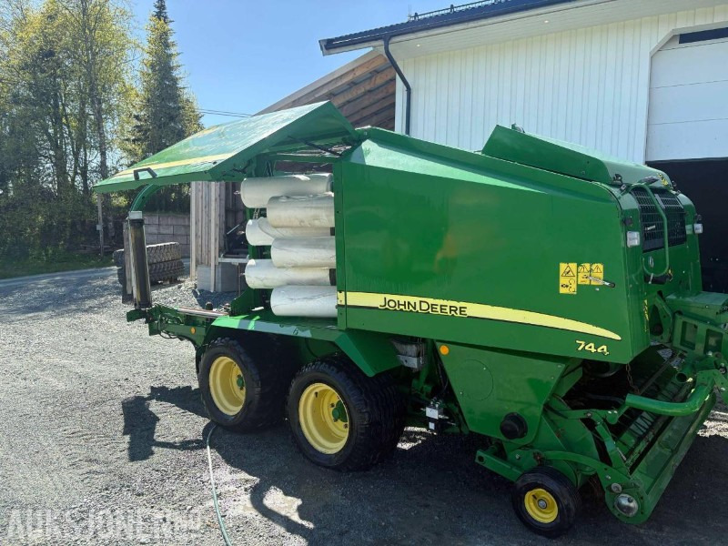 2012 Rundballepresse - John Deere 744 - Landmaschine: das Bild 5 2012 Rundballepresse - John Deere 744 - Landmaschine: das Bild 5