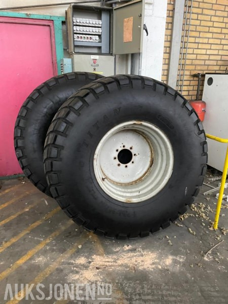 Hjulsett stått på McCormick CX80 - Gressdekk/industridekk med felger 500/60 R 22.5 og 23-1 R26 - ingen minstepris - Landmaschine: das Bild 2 Hjulsett stått på McCormick CX80 - Gressdekk/industridekk med felger 500/60 R 22.5 og 23-1 R26 - ingen minstepris - Landmaschine: das Bild 2