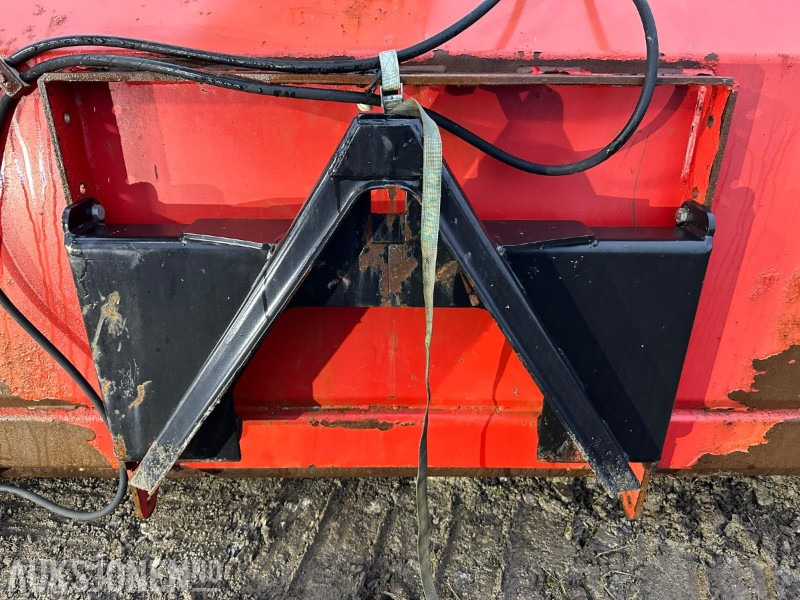 TOKVAM SAND-/STRØKASSE (REPOBJEKT) - Landmaschine: das Bild 4 TOKVAM SAND-/STRØKASSE (REPOBJEKT) - Landmaschine: das Bild 4