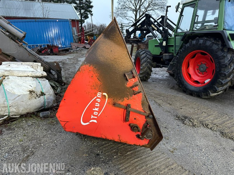 TOKVAM SAND-/STRØKASSE (REPOBJEKT) - Landmaschine: das Bild 2 TOKVAM SAND-/STRØKASSE (REPOBJEKT) - Landmaschine: das Bild 2