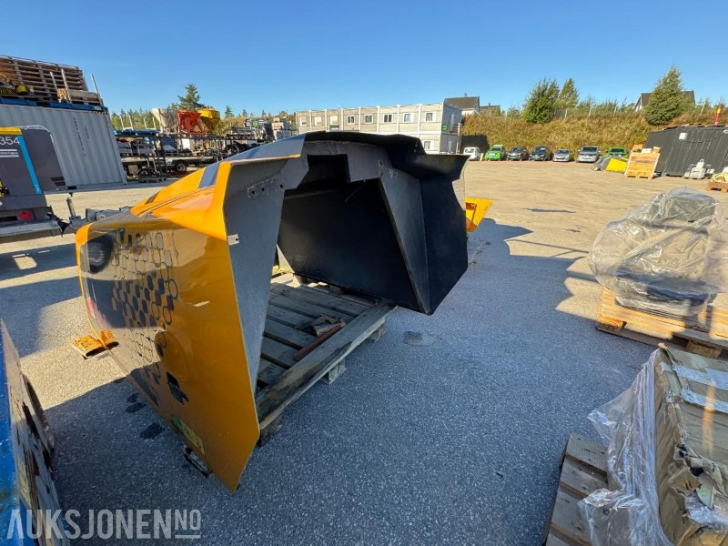 Moxy MT41 panser og side kasser med lokk. - Baugeräte: das Bild 3 Moxy MT41 panser og side kasser med lokk. - Baugeräte: das Bild 3