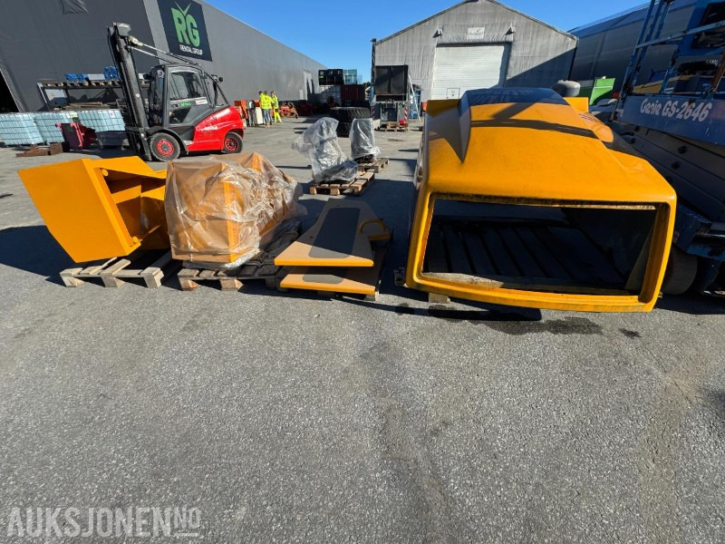 Moxy MT41 panser og side kasser med lokk. - Baugeräte: das Bild 1 Moxy MT41 panser og side kasser med lokk. - Baugeräte: das Bild 1