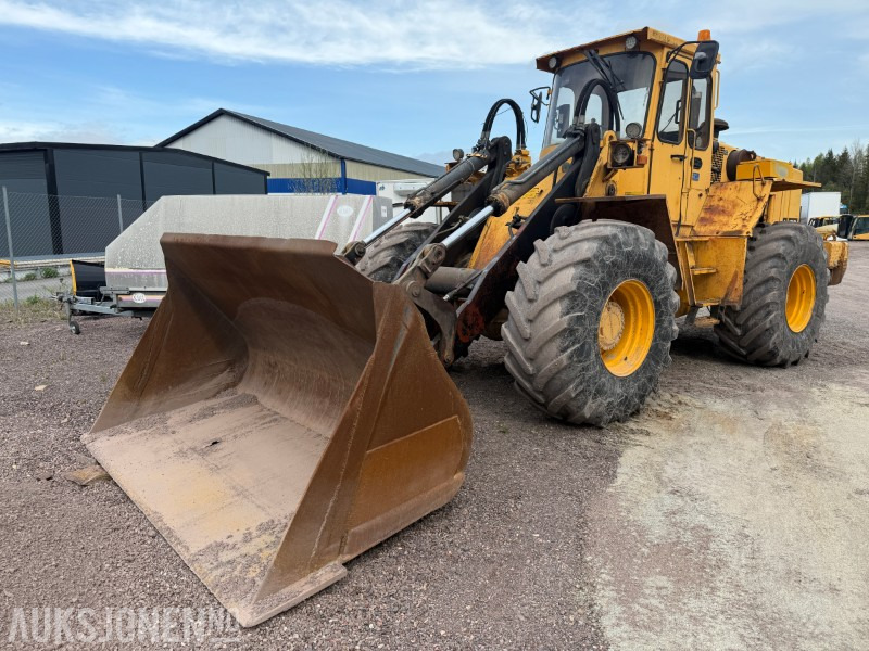 Volvo L120 Hjullaster - 4x4 - Gjerstad 2900L skuff - Nylig byttet dekk - Vekt montert - Radlader: das Bild 2 Volvo L120 Hjullaster - 4x4 - Gjerstad 2900L skuff - Nylig byttet dekk - Vekt montert - Radlader: das Bild 2