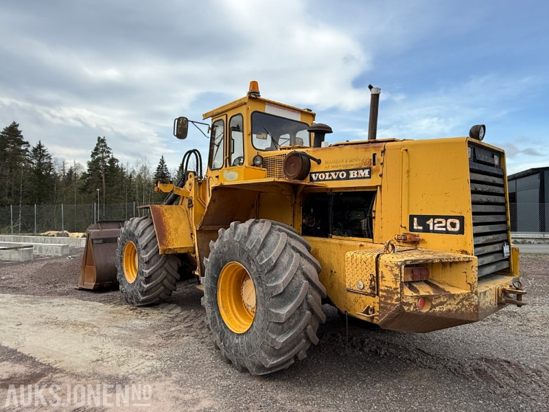 Volvo L120 Hjullaster - 4x4 - Gjerstad 2900L skuff - Nylig byttet dekk - Vekt montert - Radlader: das Bild 4 Volvo L120 Hjullaster - 4x4 - Gjerstad 2900L skuff - Nylig byttet dekk - Vekt montert - Radlader: das Bild 4