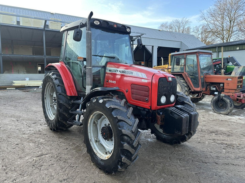 Massey Ferguson 5445 - Traktor: das Bild 5 Massey Ferguson 5445 - Traktor: das Bild 5