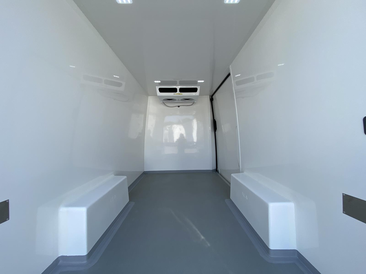 MAN TGE 3.140 L3H3 140PS RS3640mm/ FRISCHDIENST BIS 0 + KONVEKTA UNDERMODE - Kühltransporter: das Bild 4 MAN TGE 3.140 L3H3 140PS RS3640mm/ FRISCHDIENST BIS 0 + KONVEKTA UNDERMODE - Kühltransporter: das Bild 4