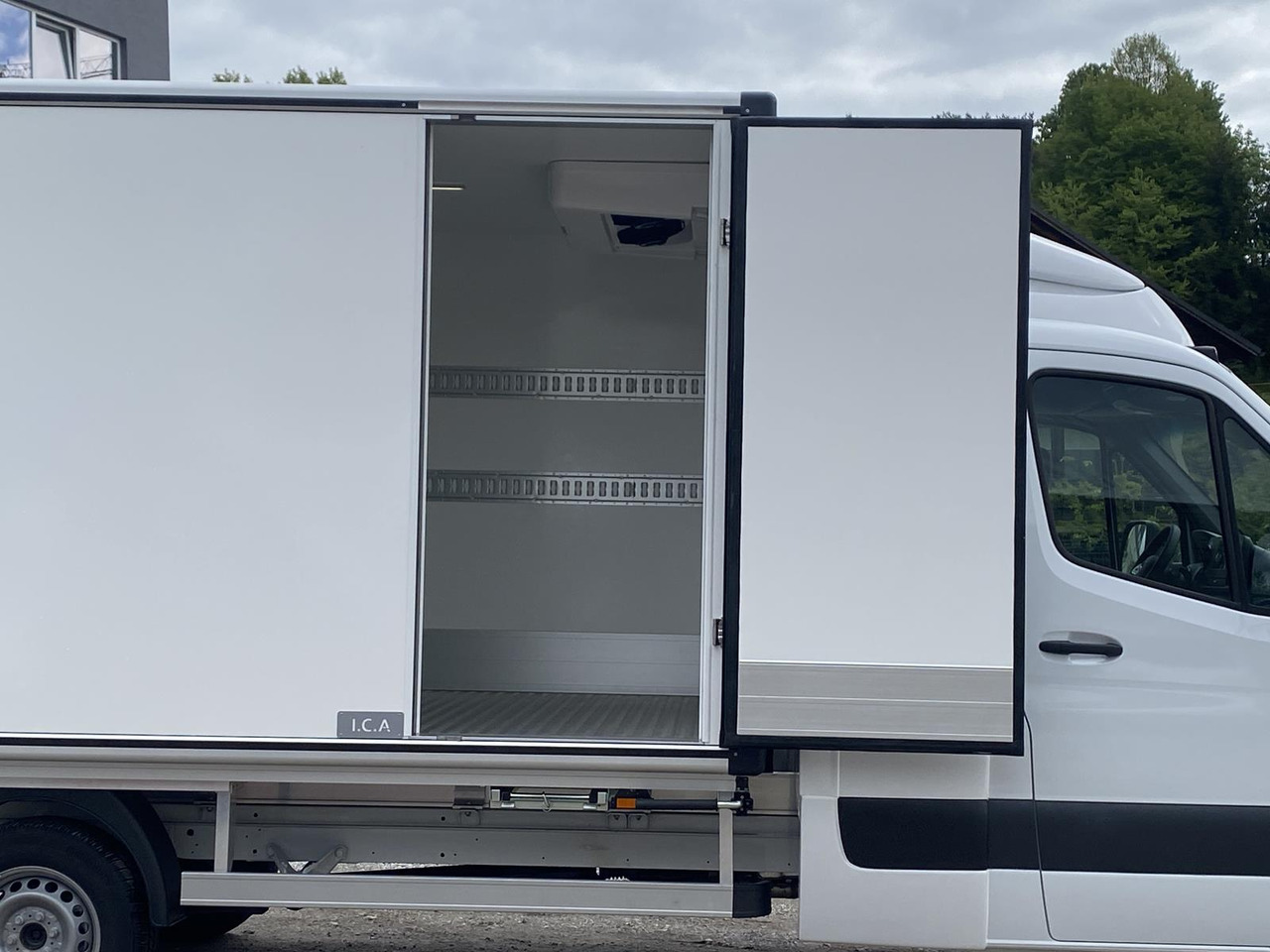 MERCEDES BENZ SPRINTER 317 CDI | DOPPELREGIME TIEFKÜHLKOFFER + BACKSLEEPER - Kühltransporter: das Bild 3 MERCEDES BENZ SPRINTER 317 CDI | DOPPELREGIME TIEFKÜHLKOFFER + BACKSLEEPER - Kühltransporter: das Bild 3