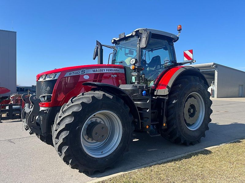 Massey Ferguson MF 8740 S "Exclusive Ausstattung" - Traktor: das Bild 4 Massey Ferguson MF 8740 S "Exclusive Ausstattung" - Traktor: das Bild 4