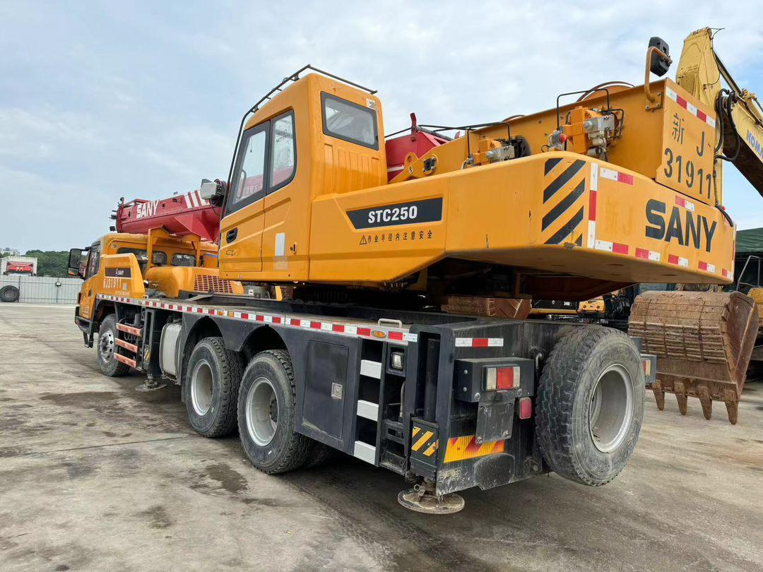 SANY STC250 25 Ton Truck Crane XCMG ZOOMLION TADANO KOBELCO 25T 50T 80T 100T 120T 200T 220T 240T 300T Crane for Sale - Mobilkran: das Bild 5 SANY STC250 25 Ton Truck Crane XCMG ZOOMLION TADANO KOBELCO 25T 50T 80T 100T 120T 200T 220T 240T 300T Crane for Sale - Mobilkran: das Bild 5
