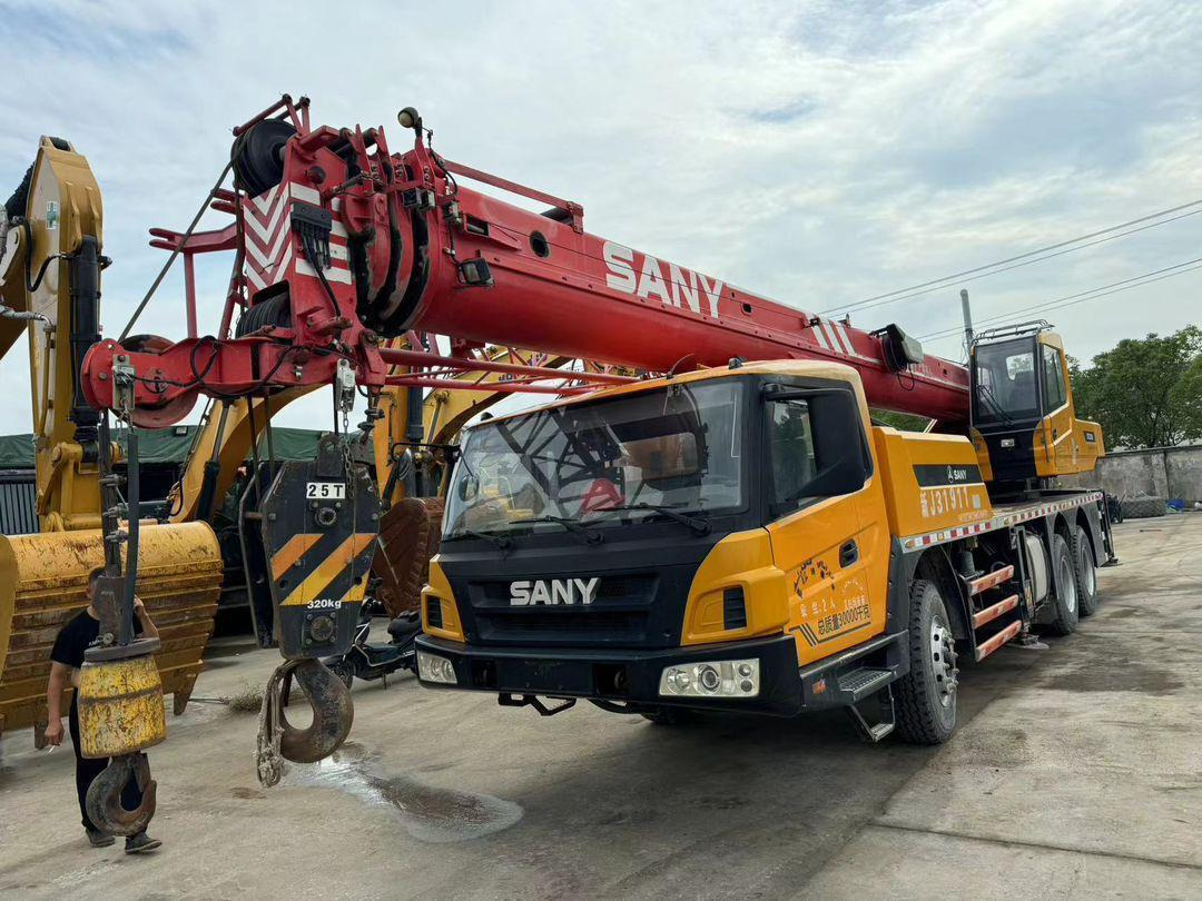 SANY STC250 25 Ton Truck Crane XCMG ZOOMLION TADANO KOBELCO 25T 50T 80T 100T 120T 200T 220T 240T 300T Crane for Sale - Mobilkran: das Bild 4 SANY STC250 25 Ton Truck Crane XCMG ZOOMLION TADANO KOBELCO 25T 50T 80T 100T 120T 200T 220T 240T 300T Crane for Sale - Mobilkran: das Bild 4