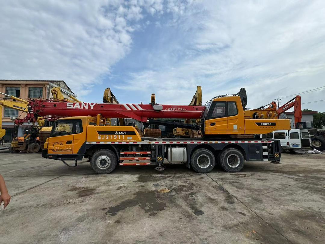 SANY STC250 25 Ton Truck Crane XCMG ZOOMLION TADANO KOBELCO 25T 50T 80T 100T 120T 200T 220T 240T 300T Crane for Sale - Mobilkran: das Bild 1 SANY STC250 25 Ton Truck Crane XCMG ZOOMLION TADANO KOBELCO 25T 50T 80T 100T 120T 200T 220T 240T 300T Crane for Sale - Mobilkran: das Bild 1