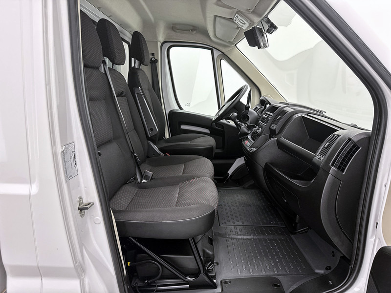 Opel Movano 2.2D 140pk Bakwagen D'Hollandia laadklep Achteruitrijcamera Airco Cruise control - Koffer Transporter: das Bild 5 Opel Movano 2.2D 140pk Bakwagen D'Hollandia laadklep Achteruitrijcamera Airco Cruise control - Koffer Transporter: das Bild 5