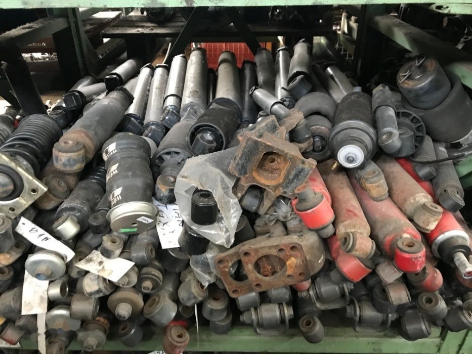 Amortizoare camion din dezmembrari - Stoßdämpfer für LKW: das Bild 4 Amortizoare camion din dezmembrari - Stoßdämpfer für LKW: das Bild 4