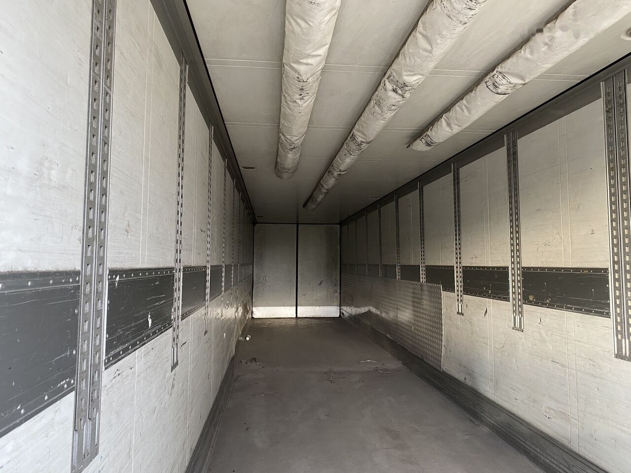 Carrier SCHMITZ CONTAINERE 13 m lungime IZOTERME din DEZMEMBRARI DE VANZ - Kühlkofferaufbau: das Bild 4 Carrier SCHMITZ CONTAINERE 13 m lungime IZOTERME din DEZMEMBRARI DE VANZ - Kühlkofferaufbau: das Bild 4