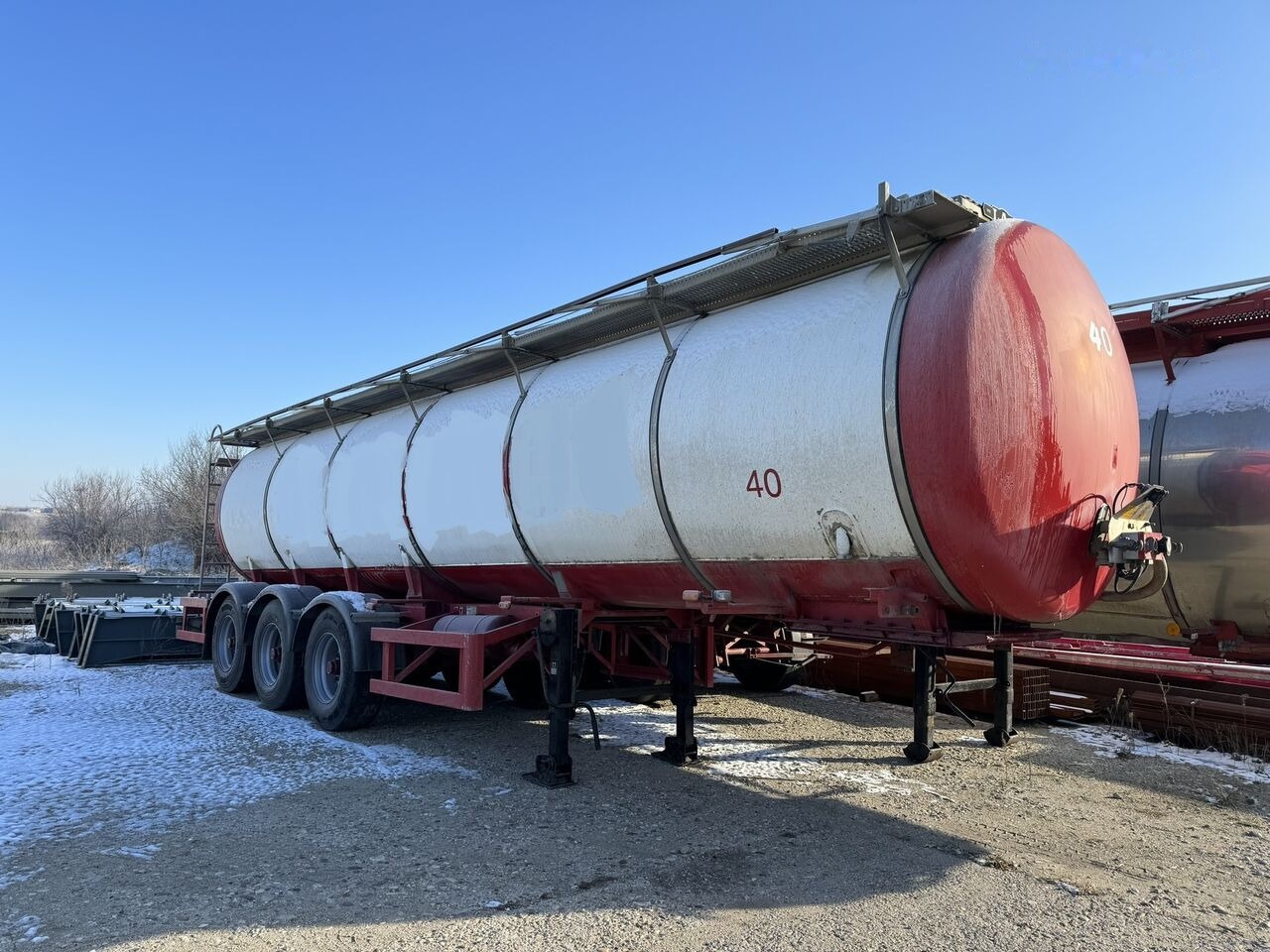 LAG cisterna 30 T - sasiu inox - inox alimentar - 1998 - Tankauflieger: das Bild 1 LAG cisterna 30 T - sasiu inox - inox alimentar - 1998 - Tankauflieger: das Bild 1
