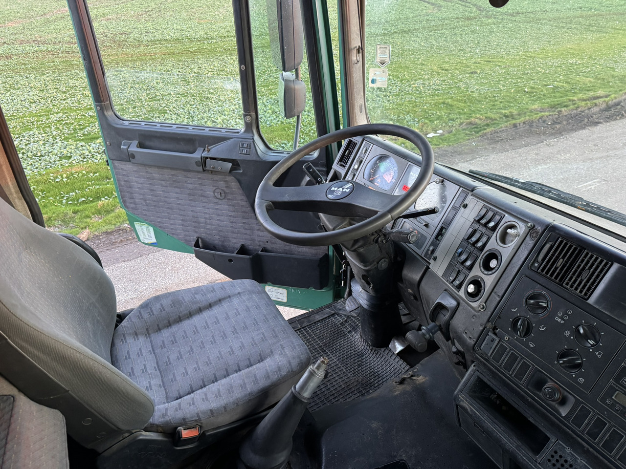 MAN 26 414 6x4 KIPPER L2000 Euro3 Manual Injection Pomp - LKW: das Bild 2 MAN 26 414 6x4 KIPPER L2000 Euro3 Manual Injection Pomp - LKW: das Bild 2