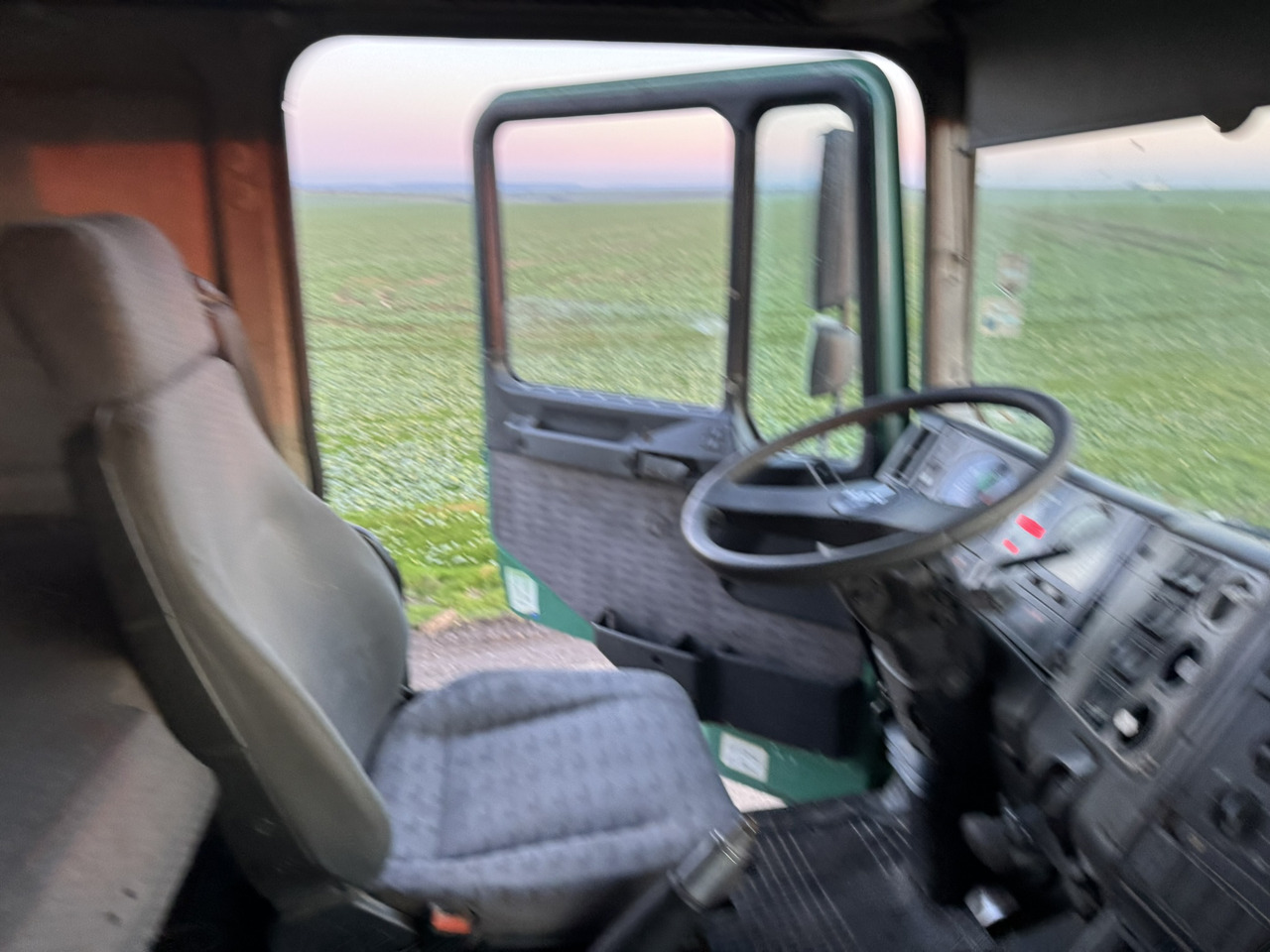 MAN 26 414 6x4 KIPPER L2000 Euro3 Manual Injection Pomp - LKW: das Bild 3 MAN 26 414 6x4 KIPPER L2000 Euro3 Manual Injection Pomp - LKW: das Bild 3