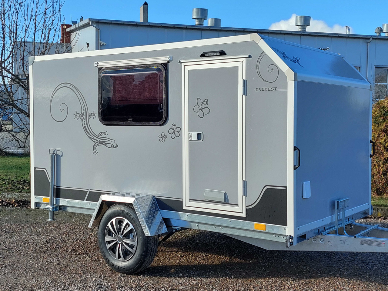 Nowa Lekka przyczepa mini kempingowa towarowa Everest minicamp EVO - Wohnwagen: das Bild 1 Nowa Lekka przyczepa mini kempingowa towarowa Everest minicamp EVO - Wohnwagen: das Bild 1