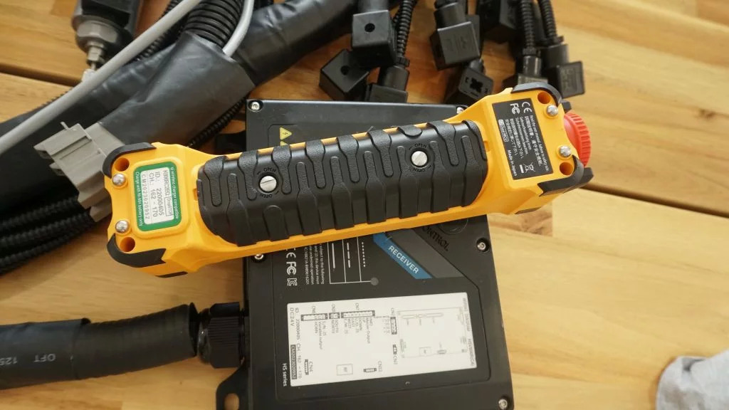 Monoblock hydraulic valve Galtech 3 sections 60 l/min 15 gpm 12 V + Remote radio Palfinger, Hiab, Fassi - Baumaschine: das Bild 5 Monoblock hydraulic valve Galtech 3 sections 60 l/min 15 gpm 12 V + Remote radio Palfinger, Hiab, Fassi - Baumaschine: das Bild 5