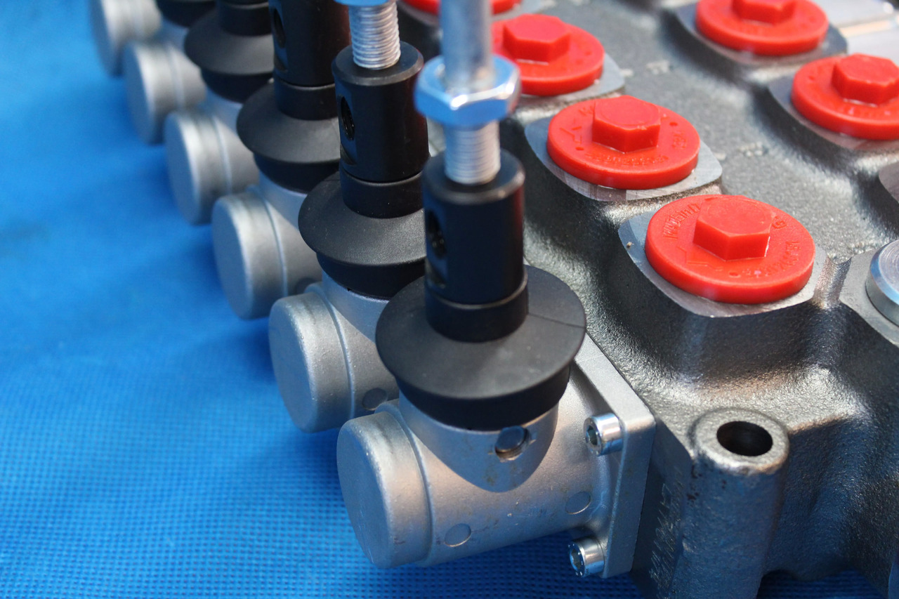 6 Sections Directional Control Valve Galtech Q95 120 l/min 31 GPM Electric solen for HDS-edged and cranes. - Luftfahrt-Bodengerät: das Bild 2 6 Sections Directional Control Valve Galtech Q95 120 l/min 31 GPM Electric solen for HDS-edged and cranes. - Luftfahrt-Bodengerät: das Bild 2