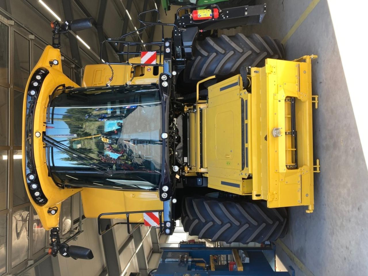 New Holland CR 8.80 + 10,75 VARIFED + SWW - Mähdrescher: das Bild 3 New Holland CR 8.80 + 10,75 VARIFED + SWW - Mähdrescher: das Bild 3