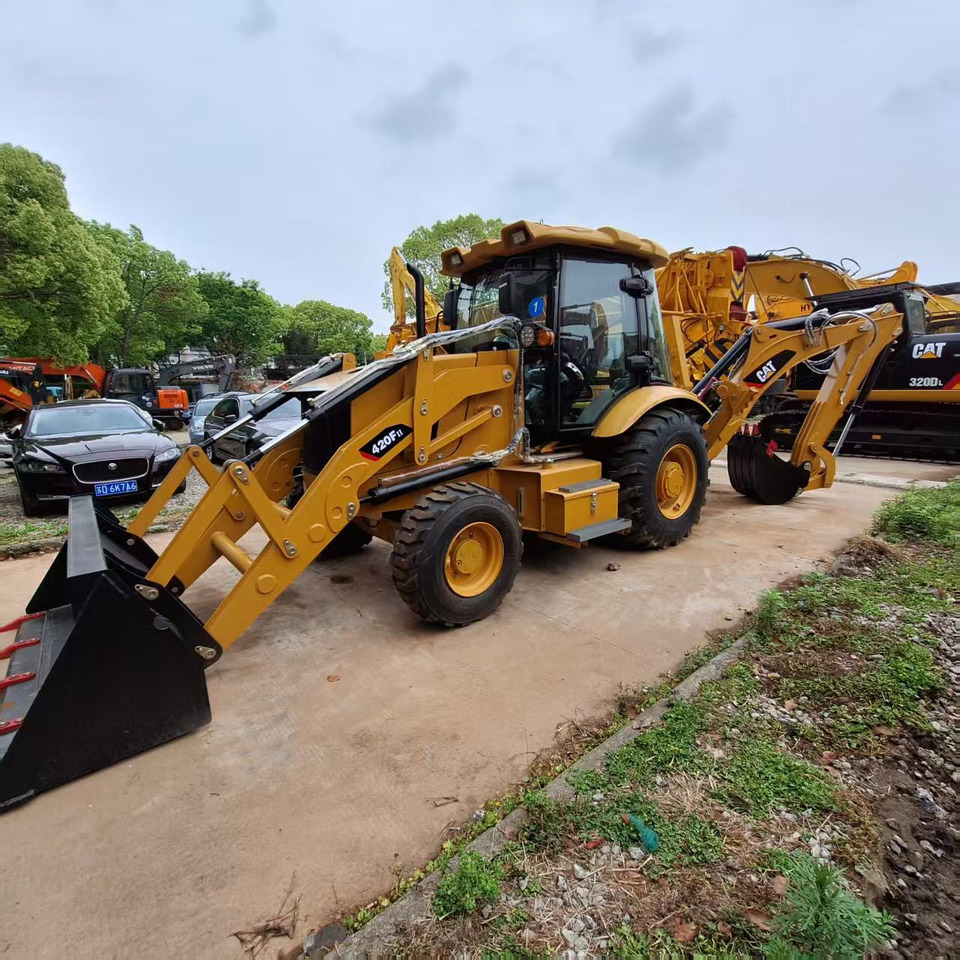 CAT 420F Backhoe Loader - Baggerlader: das Bild 1 CAT 420F Backhoe Loader - Baggerlader: das Bild 1