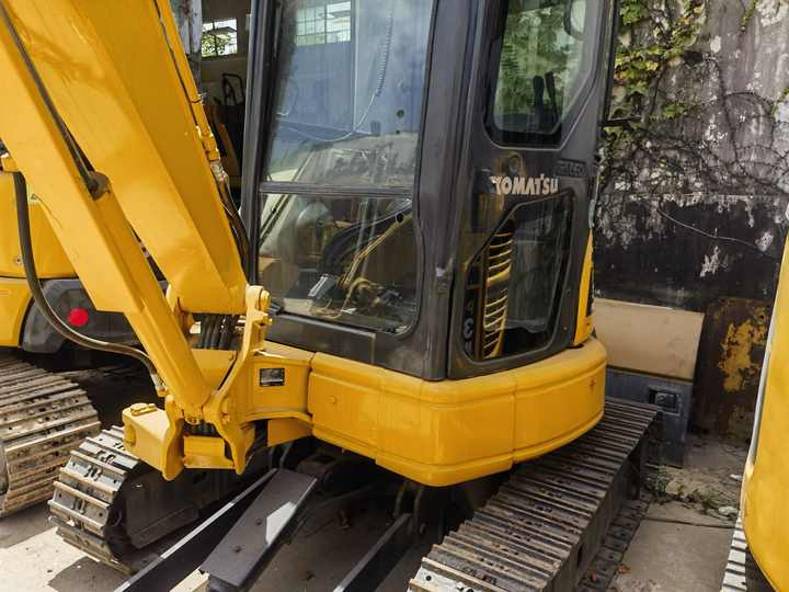 Good condition used excavator Komatsu PC35, Komatsu PC35MR-3 excavator with dozer, mini escavadora Komatsu - Kettenbagger: das Bild 5 Good condition used excavator Komatsu PC35, Komatsu PC35MR-3 excavator with dozer, mini escavadora Komatsu - Kettenbagger: das Bild 5