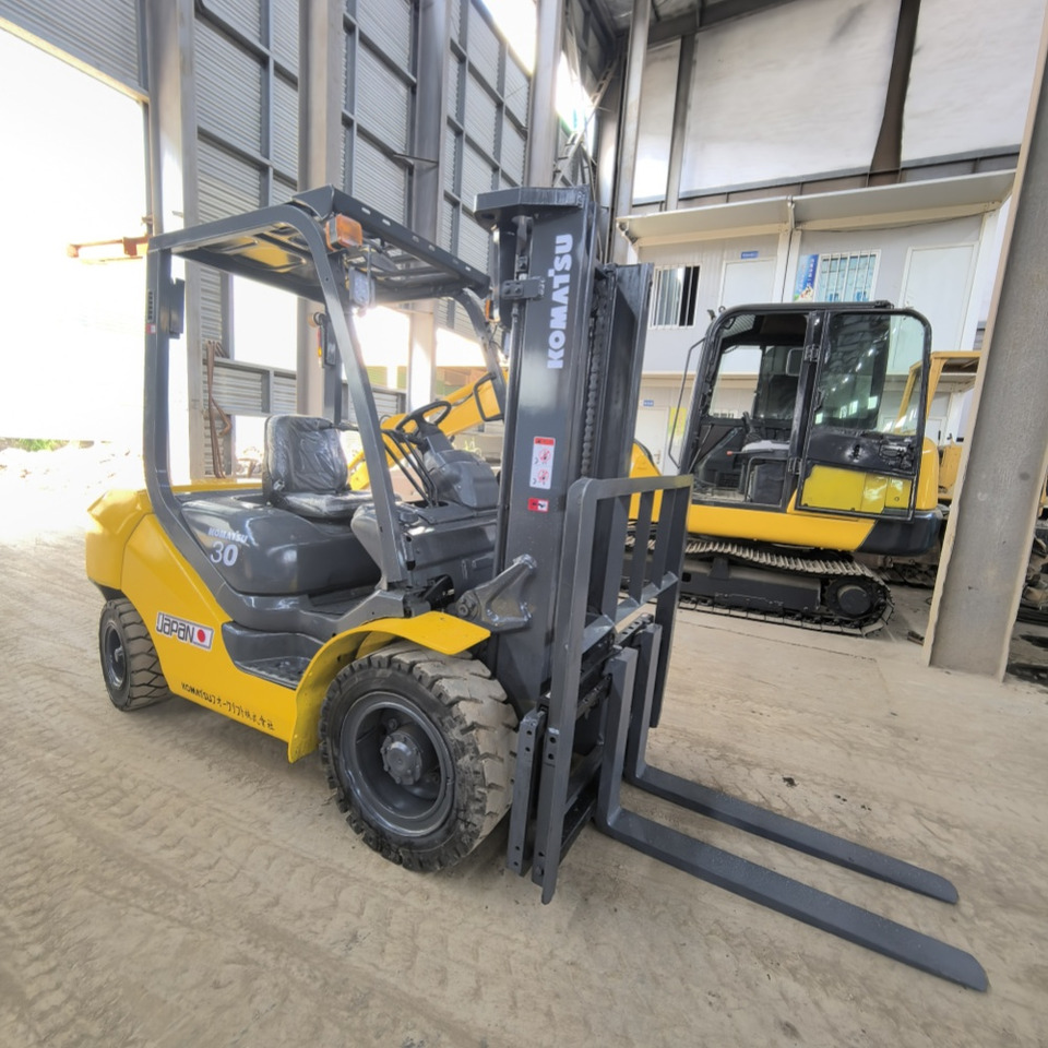 Komatsu FD30 Forklift - Dieselstapler: das Bild 2 Komatsu FD30 Forklift - Dieselstapler: das Bild 2