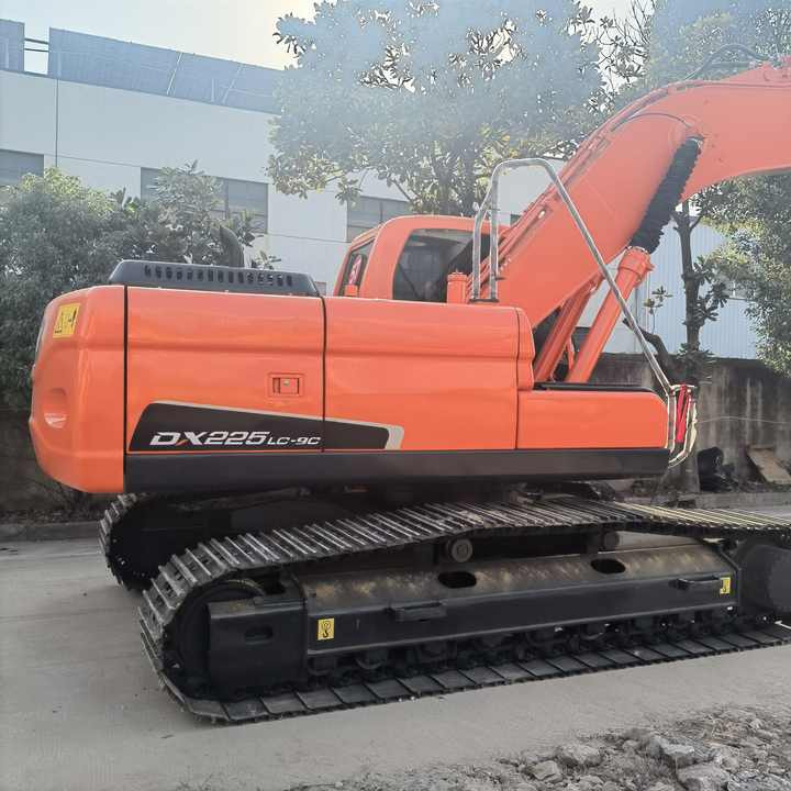 Original Used Excavators Doosan Dx225 Crawler Excavator 22 ton doosan DX22LC used Korea made Doosan excavator - Kettenbagger: das Bild 3 Original Used Excavators Doosan Dx225 Crawler Excavator 22 ton doosan DX22LC used Korea made Doosan excavator - Kettenbagger: das Bild 3