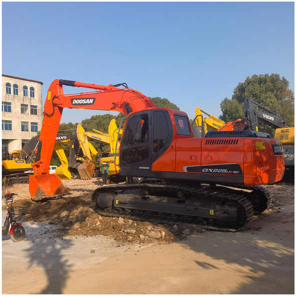Original Used Excavators Doosan Dx225 Crawler Excavator 22 ton doosan DX22LC used Korea made Doosan excavator - Kettenbagger: das Bild 1 Original Used Excavators Doosan Dx225 Crawler Excavator 22 ton doosan DX22LC used Korea made Doosan excavator - Kettenbagger: das Bild 1