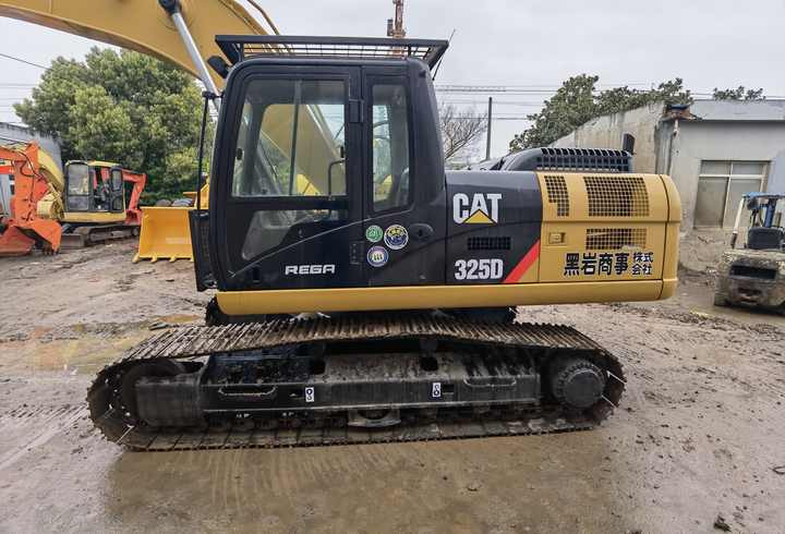 Used Caterpillar 325D crawler hydraulic excavator in good condition with strong power FOR SALE - Kettenbagger: das Bild 4 Used Caterpillar 325D crawler hydraulic excavator in good condition with strong power FOR SALE - Kettenbagger: das Bild 4