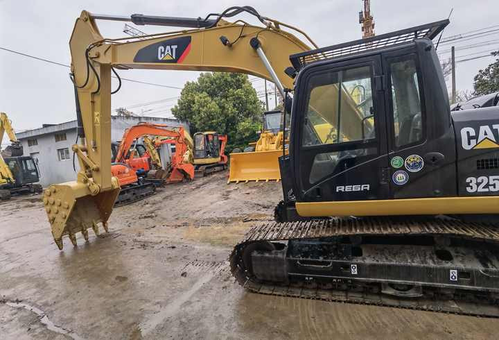 Used Caterpillar 325D crawler hydraulic excavator in good condition with strong power FOR SALE - Kettenbagger: das Bild 5 Used Caterpillar 325D crawler hydraulic excavator in good condition with strong power FOR SALE - Kettenbagger: das Bild 5