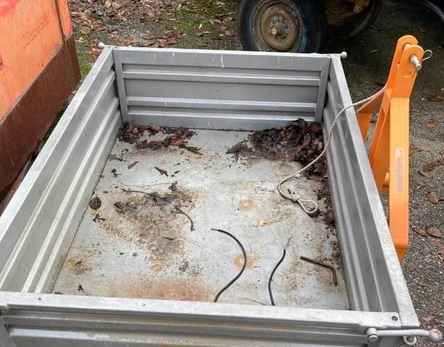 Cassone ribaltabile Deleks T-1600 - Kippaufbau: das Bild 3 Cassone ribaltabile Deleks T-1600 - Kippaufbau: das Bild 3